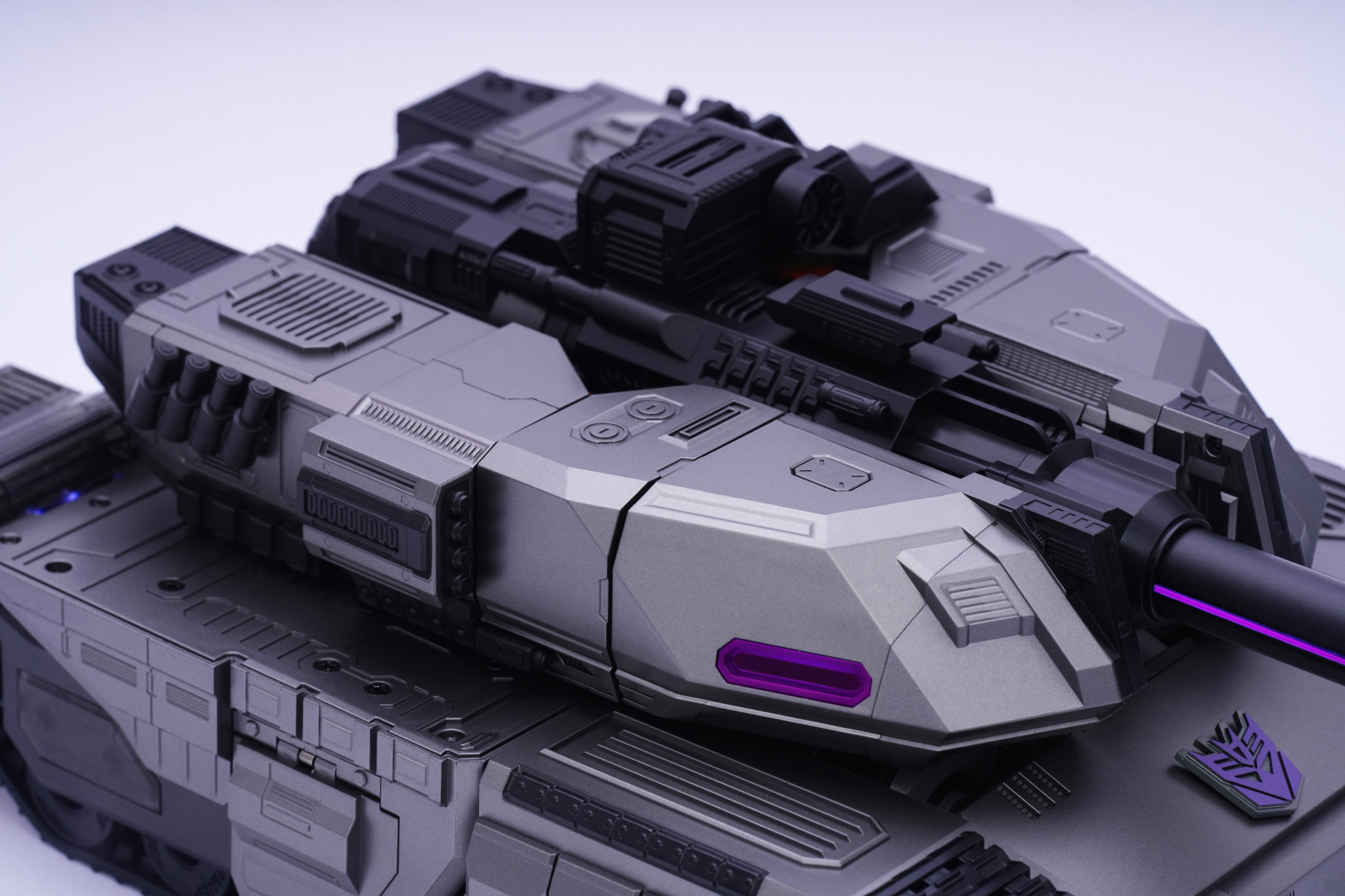 Robosen Flagship Megatron – Auto-Converting Robot